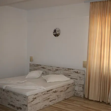 Mihaela 3*
